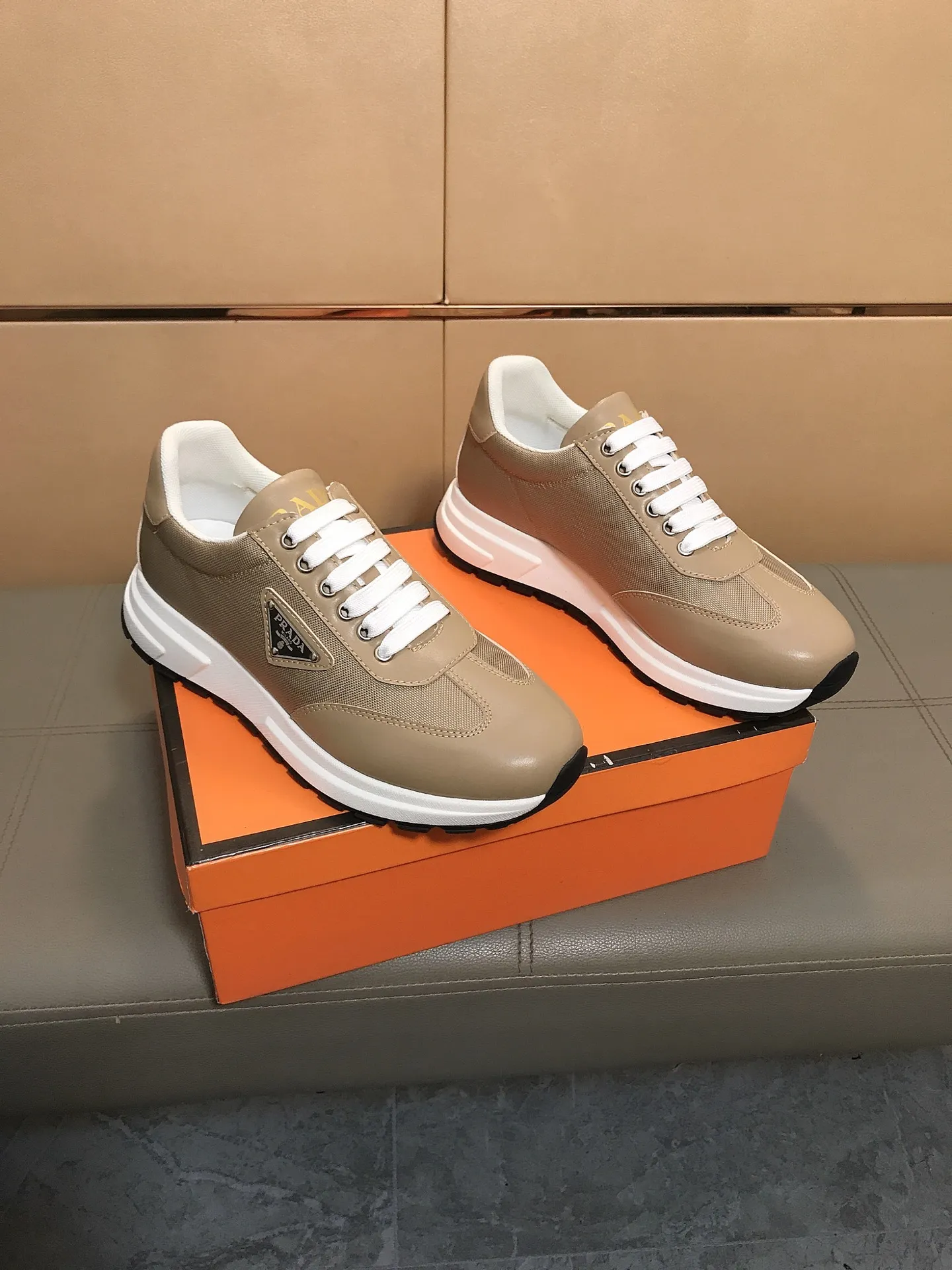 Ex-factory price 400 💎💎🆕Prada's latest casual and fashionable men's shoes👟hot style💥simple and elegant style, exclusive for trendy men. Unique latest brand elements👑, fashionable and generous, imported cowhide leather splicing breathable fabrics, comfortable lining + sheepskin feet, super comfortable and wear-resistant outsole, classic model taken in kind, code number: 38-44